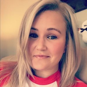 Meet your Posher, Courtney